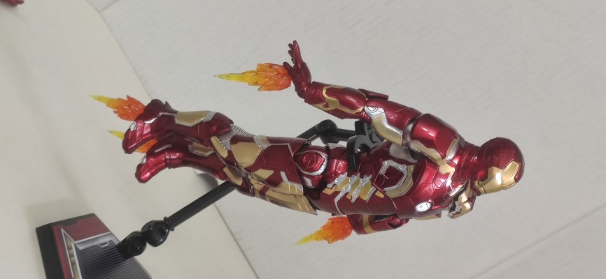 复仇者联盟2：奥创纪元 钢铁侠 43号装甲 发光版