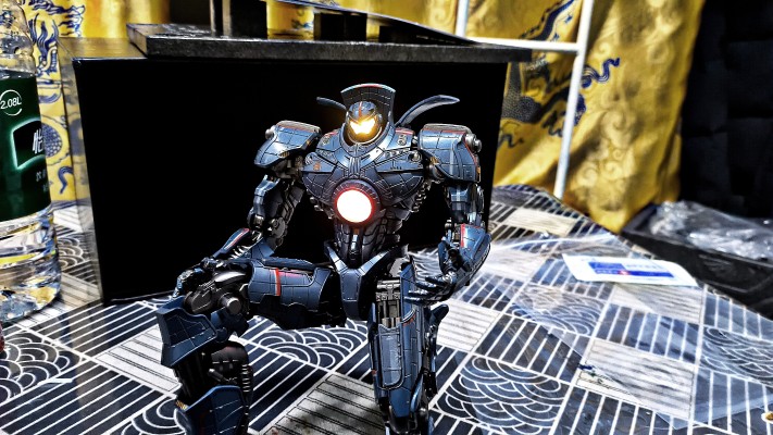 环太平洋-危险流浪者 合金可动人偶