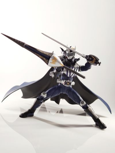 S.H.Figuarts 假面骑士龙骑 假面骑士夜骑 与 黑暗之翼 套装