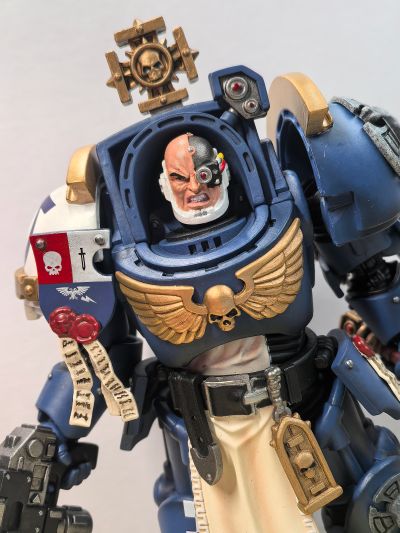 战锤40000 极限战士 穿着终结者盔甲的队长