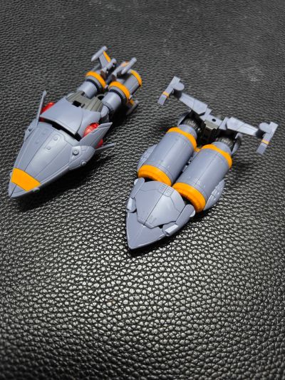 MODEROID 迷你合体变形 飞跃巅峰！ 钢巴斯塔