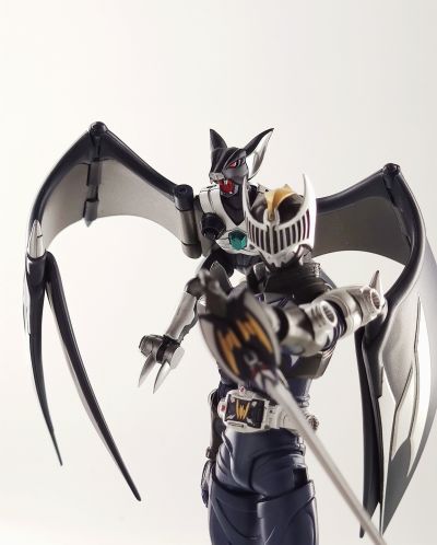 S.H.Figuarts 假面骑士龙骑 假面骑士夜骑 与 黑暗之翼 套装
