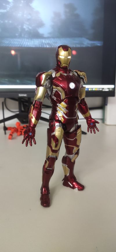 复仇者联盟2：奥创纪元 钢铁侠 43号装甲 发光版