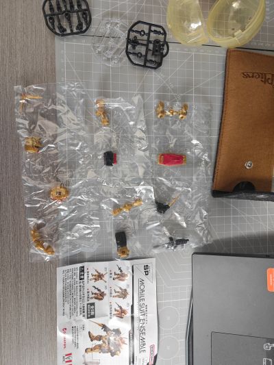 肯德基高达扭蛋三件套