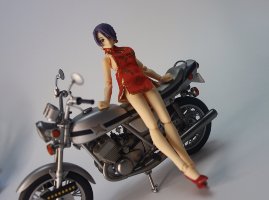 figma#495 泳装女性body（千秋）
