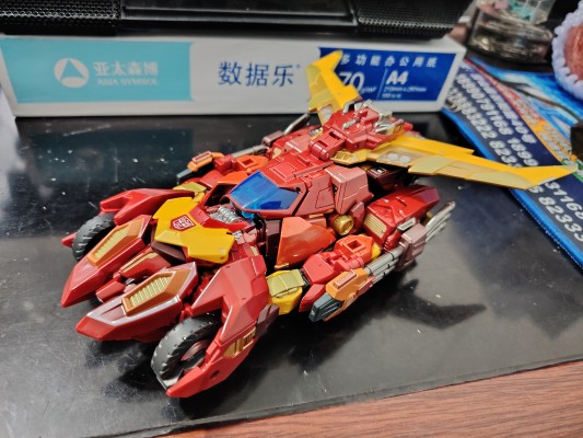 3Z0579 DLX 变形金刚：最后的骑士 暗黑擎天柱