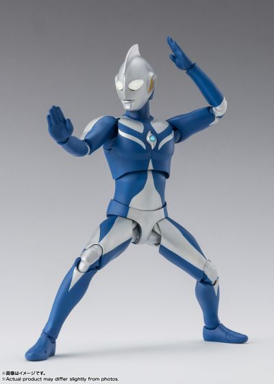 S.H.Figuarts 高斯奥特曼 月神形态