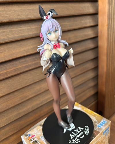 不时用俄语小声说真心话的邻桌艾莉同学动画版 Luminasta “艾莉”兔女郎