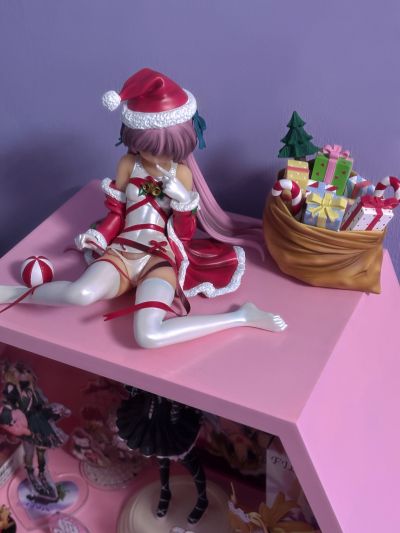 白色学校泳装圣诞装饰