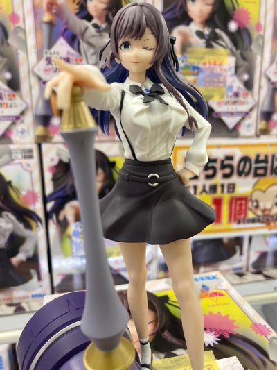 虽然是公会的柜台小姐， 但因为不想加班所以打算独自讨伐迷宫头目 Luminasta “亚莉纳·可洛瓦”