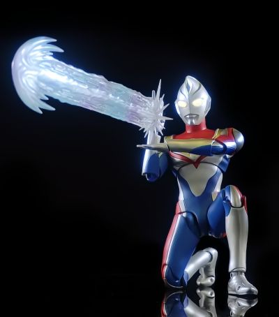 S.H.Figuarts（真骨雕制法） 戴拿奥特曼 闪亮型