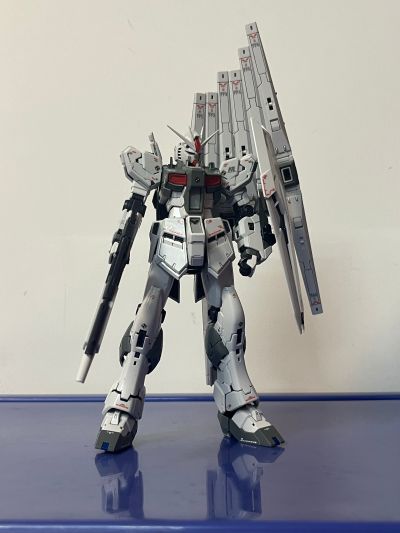 RG 福冈高达基地限定 机动战士高达 逆袭的夏亚 Nu高达（原色版）