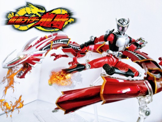 S.H.Figuarts   假面骑士龙骑与深红之龙套装