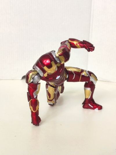 复仇者联盟2：奥创纪元 钢铁侠 43号装甲 发光版