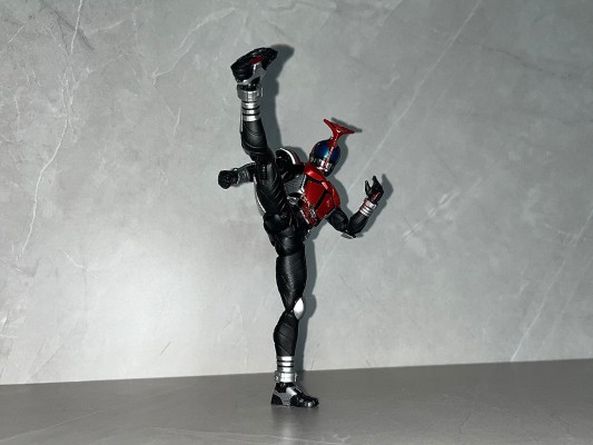 S.H.Figuarts（真骨雕制法） 假面骑士甲斗王 骑士形态 真骨雕制法10周年纪念版