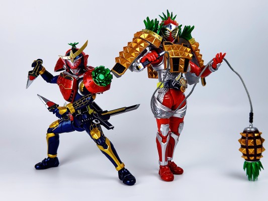 S.H.Figuarts（真骨雕制法）假面骑士铠武系列武装变换配件包（菠萝武装与草莓武装）