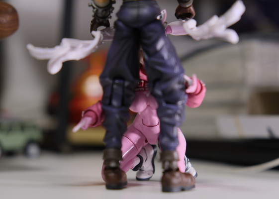 最终幻想7 BRING ARTS 克劳德·斯特莱夫 破甲大剑版