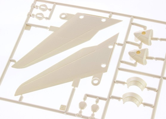 65893 超时空要塞系列 VF-19EF/A 机器人形态 勇·特别型“超时空要塞F”