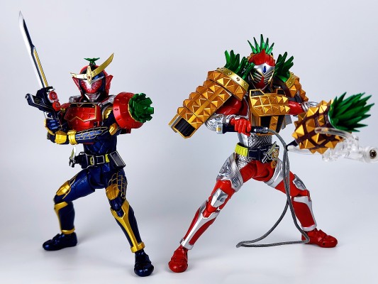 S.H.Figuarts（真骨雕制法）假面骑士铠武系列武装变换配件包（菠萝武装与草莓武装）