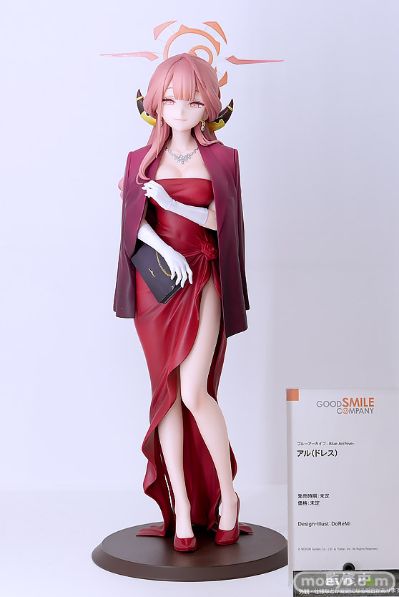 蔚蓝档案 陆八魔爱露（礼服）