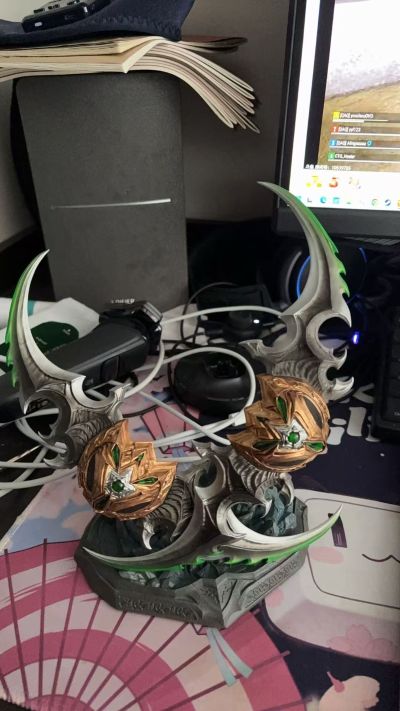 魔兽世界20周年 埃辛诺斯战刃金属复刻摆件