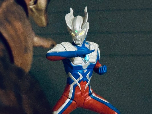 173029 零集易动系列 食肉牛龙 3.0 红色双角 超可动恐龙