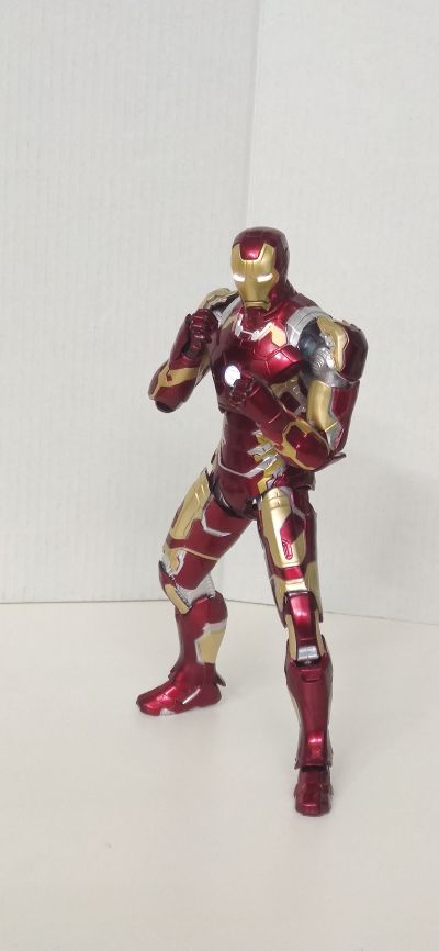 复仇者联盟2：奥创纪元 钢铁侠 43号装甲 发光版