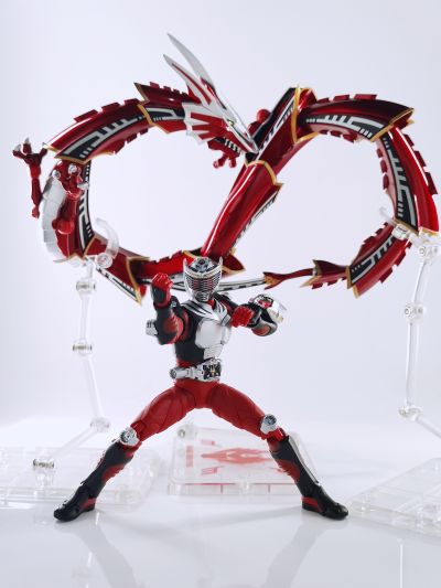 S.H.Figuarts   假面骑士龙骑与深红之龙套装