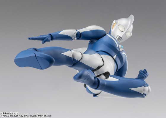 S.H.Figuarts 高斯奥特曼 月神形态