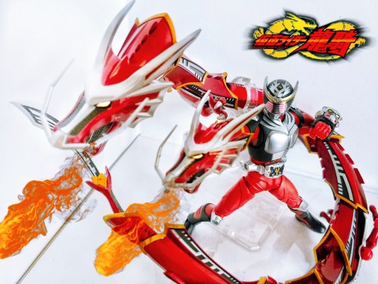 S.H.Figuarts   假面骑士龙骑与深红之龙套装