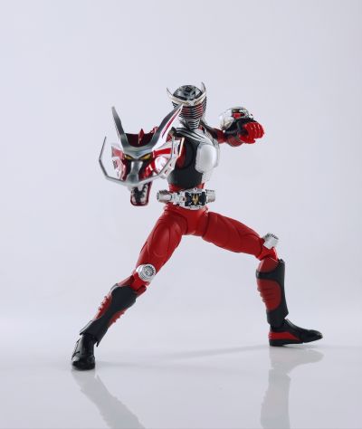 S.H.Figuarts   假面骑士龙骑与深红之龙套装