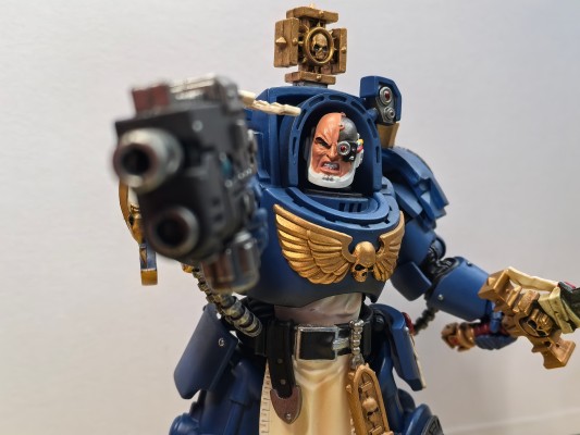 战锤40000 极限战士 穿着终结者盔甲的队长