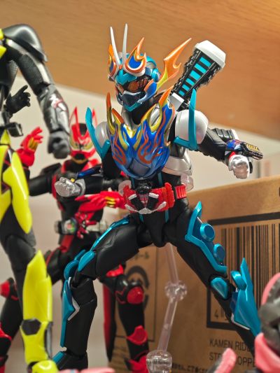 S.H.Figuarts  假面骑士烈焰歌查德
