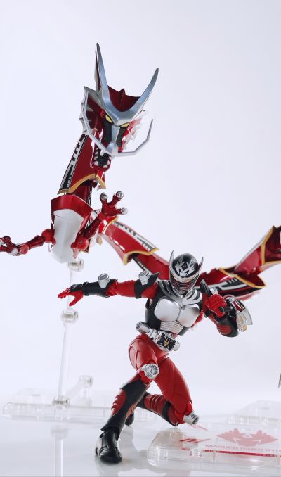 S.H.Figuarts   假面骑士龙骑与深红之龙套装