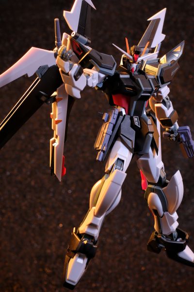 ROBOT魂＜机动战士系列＞GAT-X105E＋AQM/E-X09S 漆黑强袭高达  剧中版