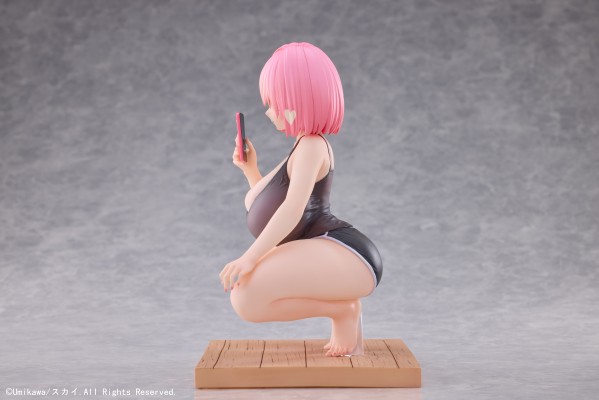 茜