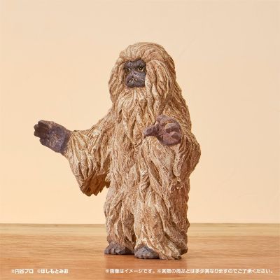 桥本美绪的奥特怪兽雕像。