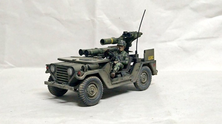 25125 1/35 美国 M151A2 轻型吉普车 “陶式”反坦克导弹 牵引发射器