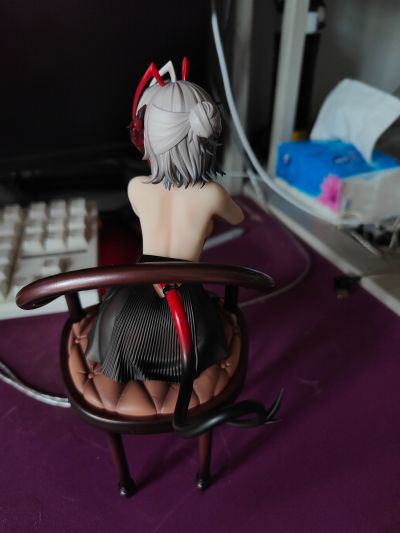 明日方舟 W  盛礼