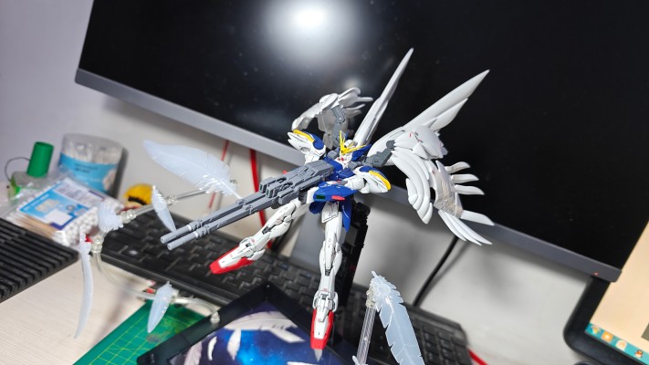 RG 新机动战记高达W: 无尽的华尔兹 XXXG-00W0 飞翼零式高达用“撒拉弗的羽毛”特效件