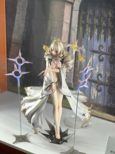 胜利女神：新的希望 皇冠 皇帝的新衣