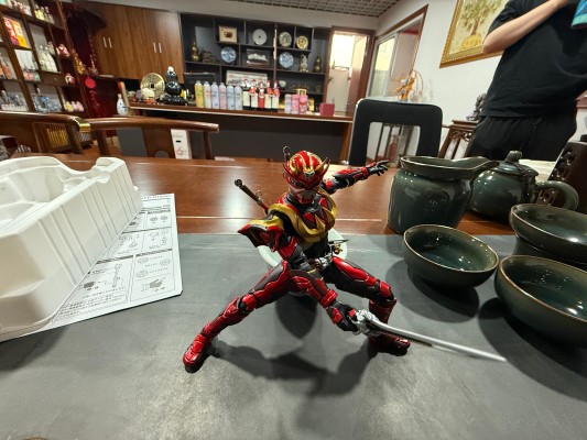 S.H.Figuarts（真骨雕制法）假面骑士装甲响鬼