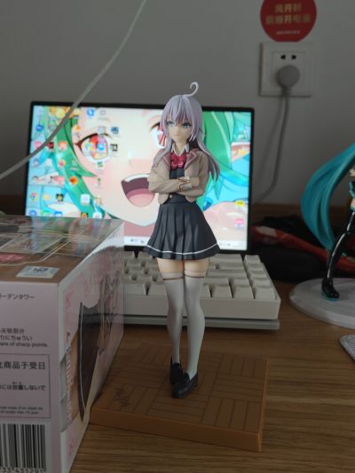 不时用俄语小声说真心话的邻桌艾莉同学动画版 Luminasta “艾莉”校服