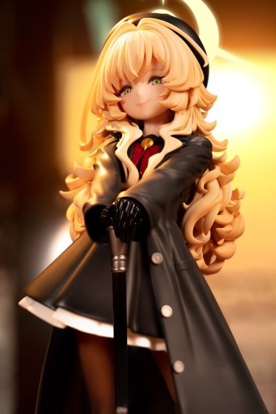 蔚蓝档案 拄拐笑面教授