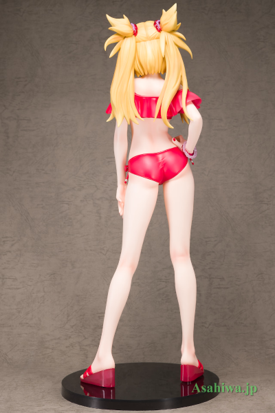 龙与魔女 妮内·斯邦库尔 泳装版