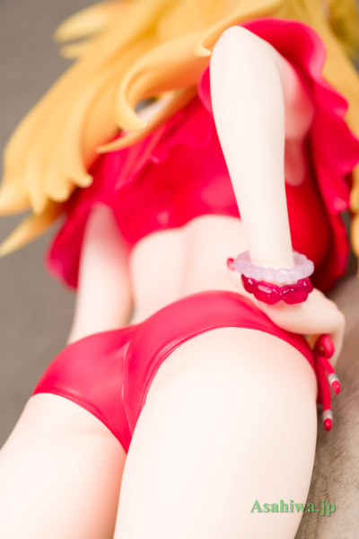 龙与魔女 妮内·斯邦库尔 泳装版