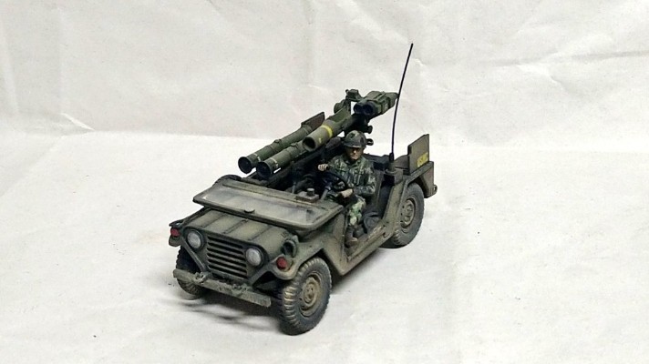 25125 1/35 美国 M151A2 轻型吉普车 “陶式”反坦克导弹 牵引发射器