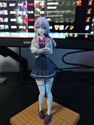 不时用俄语小声说真心话的邻桌艾莉同学动画版 Luminasta “艾莉”校服