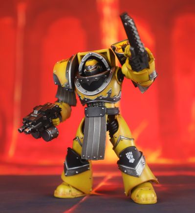 战锤:荷鲁斯之乱 帝国之拳 铁骑终结者军团 装备锁链拳套的铁骑终结者