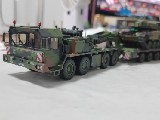 编号:07196 1/72 装甲车辆系列 德国SLT -56象式拖车牵引56t半挂车